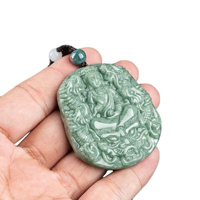彫刻された天然玉 9 ドラゴン グアン・イイン ペンダント ネックレス 宝石コレクションにユニークな追加
