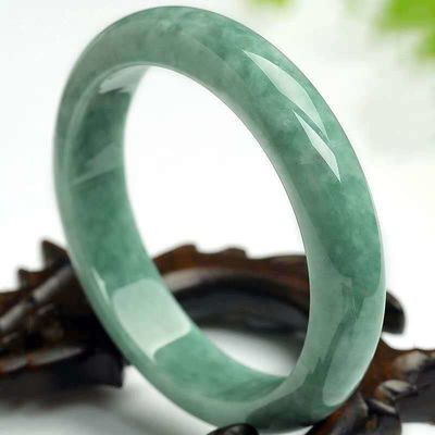 天然 の 濃い 緑色 の 玉 玉 の ブレスレット あなた の コレクション の 永続 的 な 宝石