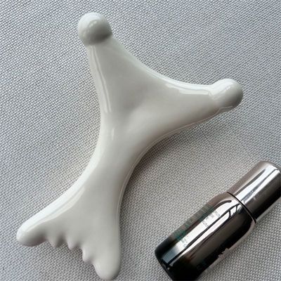 OEM/ODM X型セラミック グアシャ スクラッピング マッサージ器 美容室 顔のリラックスに不可欠