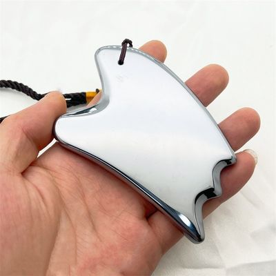 天然板テラヘルツ グアシャ 顔マッサージツール 銀色の心臓形マッサージ器 掻き立てとトリガーポイント治療