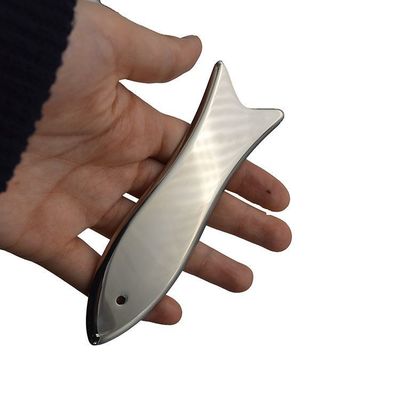 魚形ステンレス鋼ガッシャボード 顔と体の健康ケアのための伝統的な金属ガッシャマッサージツール