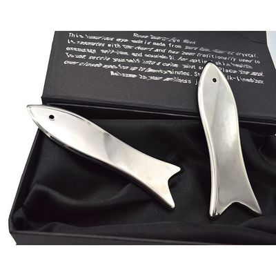 魚形ステンレス鋼ガッシャボード 顔と体の健康ケアのための伝統的な金属ガッシャマッサージツール