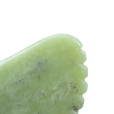 天然石のスクラッピングツールとプライベートレーベルのXiuyan Jade Green Guashaで全身マッサージの恩恵を体験してください