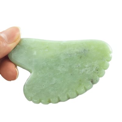身体マッサージツール 顔の美容と皮膚の健康ケア スパのための自然心臓形Xiuyan Jade Gua Sha スクラッピングボード