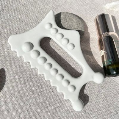 カスタマイズ可能なグアシャマッサージツール クリームグアシャストーンボード 軟組織を引っ張る 裏足 腕 首 肩 SPA