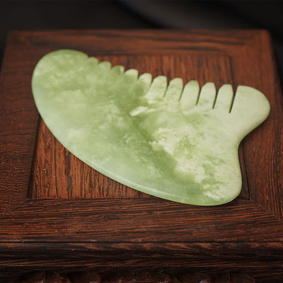 頭部マッサージ器具 天然Xiuyan Jade Gua Sha アキュポイント マッサージ ヘアコンブ スカルプ マッサージ器 筋肉マッサージ機能