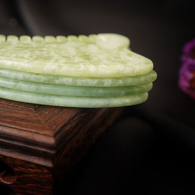頭部マッサージ器具 天然Xiuyan Jade Gua Sha アキュポイント マッサージ ヘアコンブ スカルプ マッサージ器 筋肉マッサージ機能