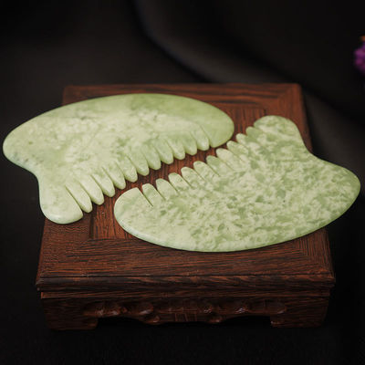 頭部マッサージ器具 天然Xiuyan Jade Gua Sha アキュポイント マッサージ ヘアコンブ スカルプ マッサージ器 筋肉マッサージ機能