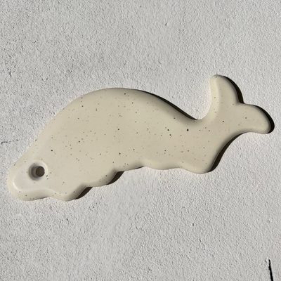 効果的な魚形セラミックマッサージ 顔マッサージ用のグアシャスクラッピングツール