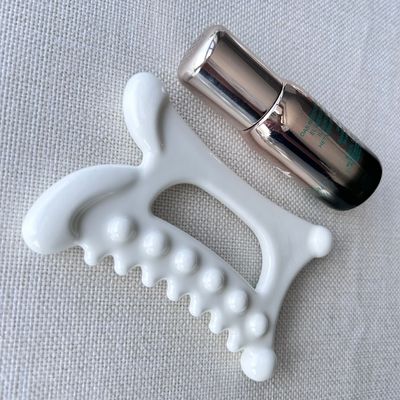 私たちのセラミックグアシャスクラッピングマッサージツールでリンパ管排水の利点を体験します 医療パーソナルケアスタイル