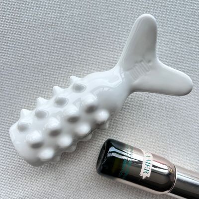 身体マッサージ機器 リンパ管排水と美容治療のための魚形のセラミックフルボディグアシャマッサージ機