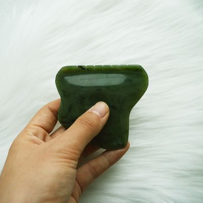 ボディマッサージ器 緑ネフライト 玉 Gua Sha スクラッピング マッサージツール 顔の緊張解消と自助