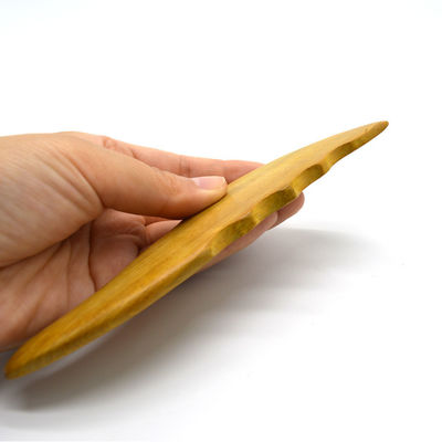 OEM 天然カンファール 木 Gua Sha 顔と体のマッサージのためのツール S 形デザイン