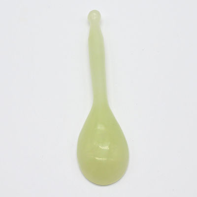身体ケア Xiuyan Jade Gua Sha マッサージツール 健康とウェルネスのための緑色のスプーン形のGuasha Scarpingツール