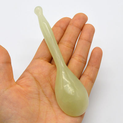 身体ケア Xiuyan Jade Gua Sha マッサージツール 健康とウェルネスのための緑色のスプーン形のGuasha Scarpingツール