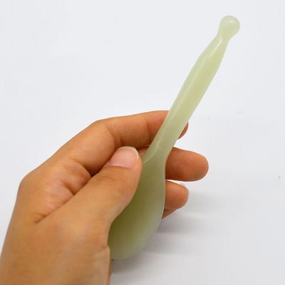 身体ケア Xiuyan Jade Gua Sha マッサージツール 健康とウェルネスのための緑色のスプーン形のGuasha Scarpingツール